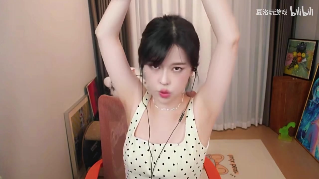 前pubg美女选手墨子爆料：我直播一分钱都不赚！还不如别人拍视频呢~